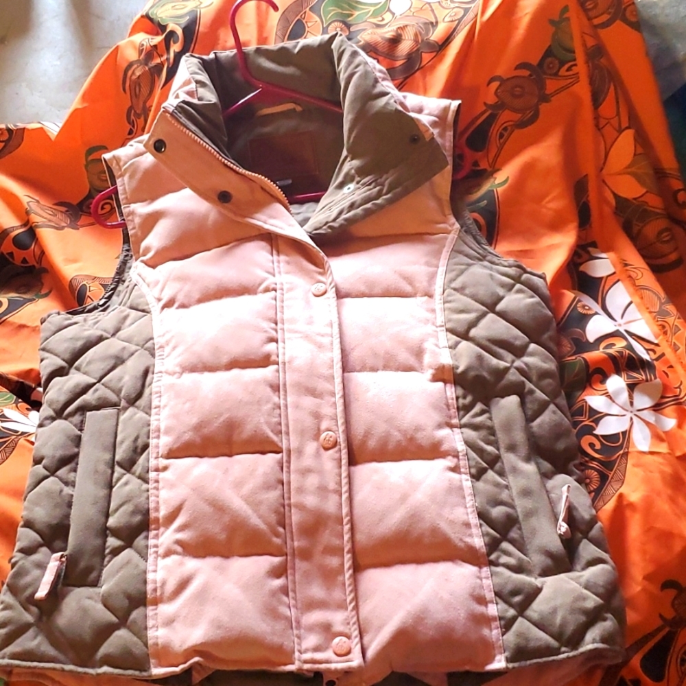 Outback woman vest